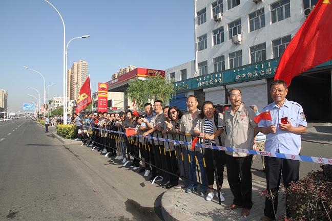 1579400384916577.jpg 鋼興公司齊心協(xié)力護(hù)航包頭首屆馬拉松賽1.jpg