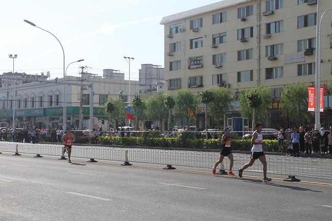 1579400419419904.jpg 鋼興公司齊心協(xié)力護(hù)航包頭首屆馬拉松賽4.jpg